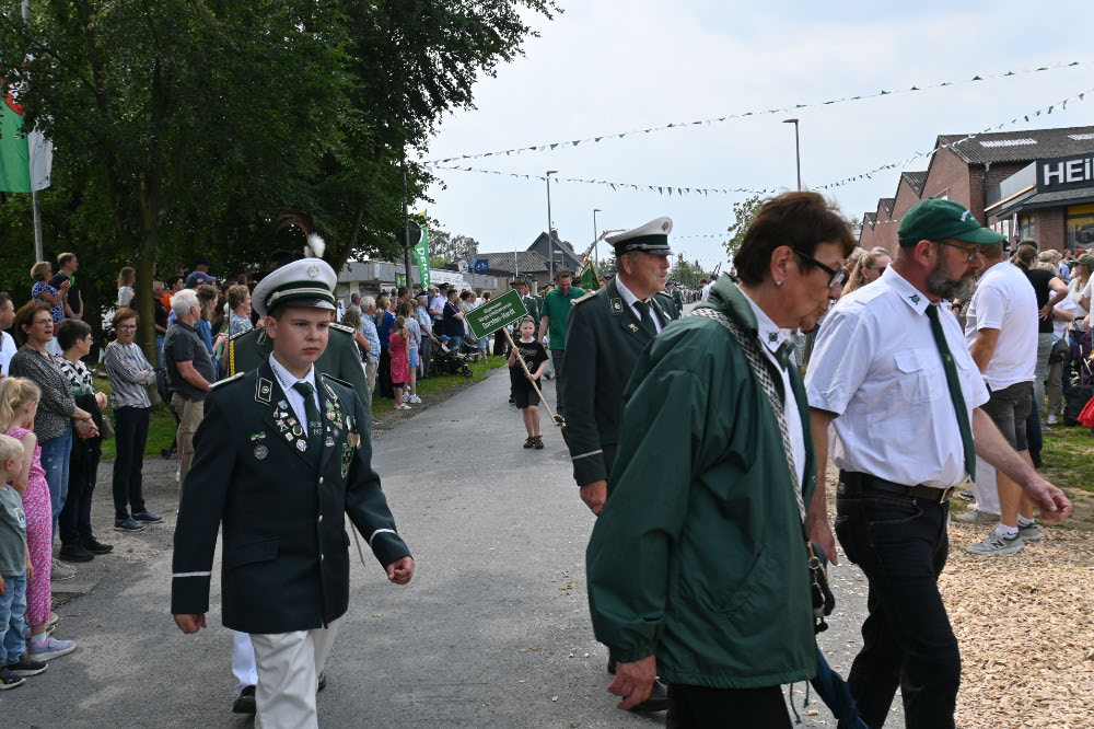Gastvereine beim Schützenjubiläum in Lembeck