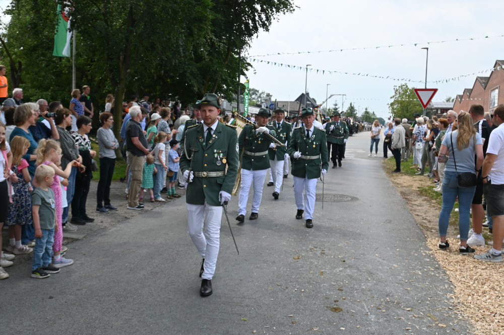 Gastvereine beim Schützenjubiläum in Lembeck