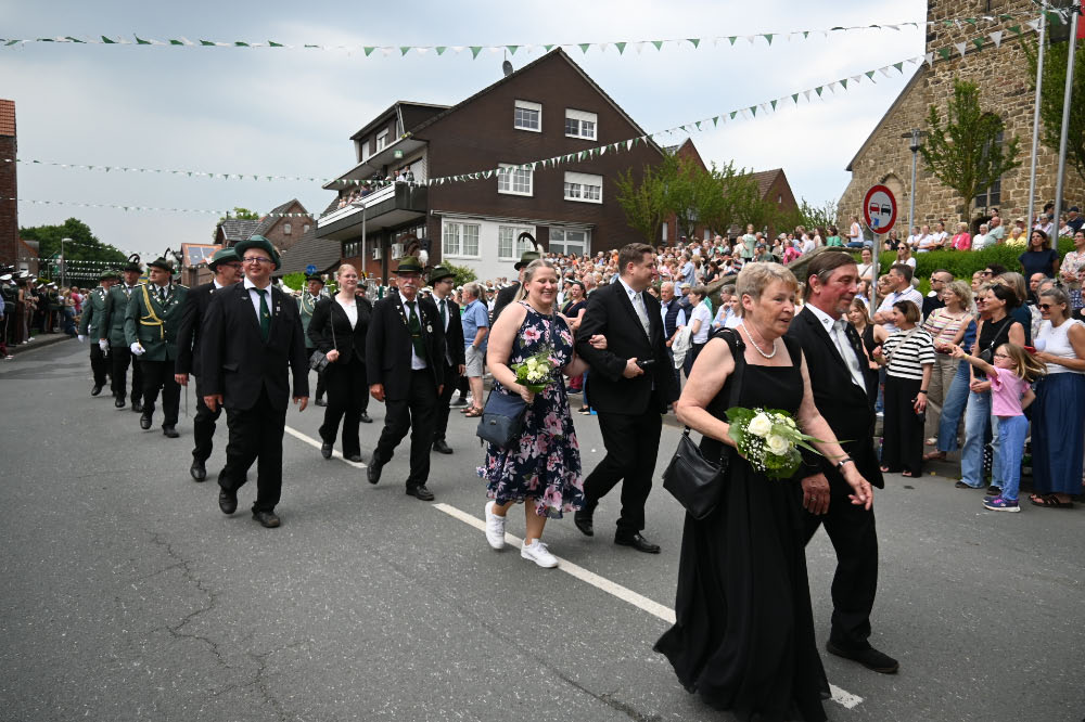 Festparade zum 150-jährigen Bestehen des Bürgerschützenvereins Lembeck