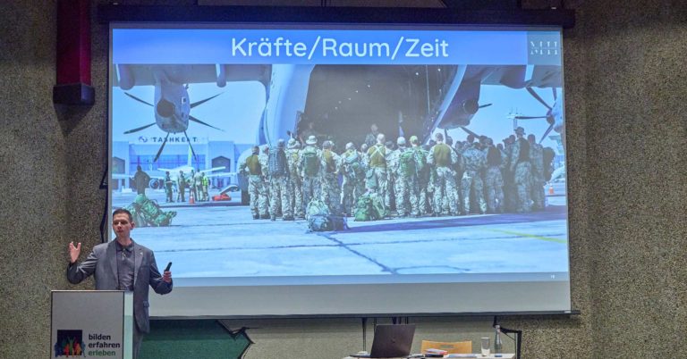 Marc Hinzmann las in der VHS Dorsten aus „Leben und sterben lassen“
