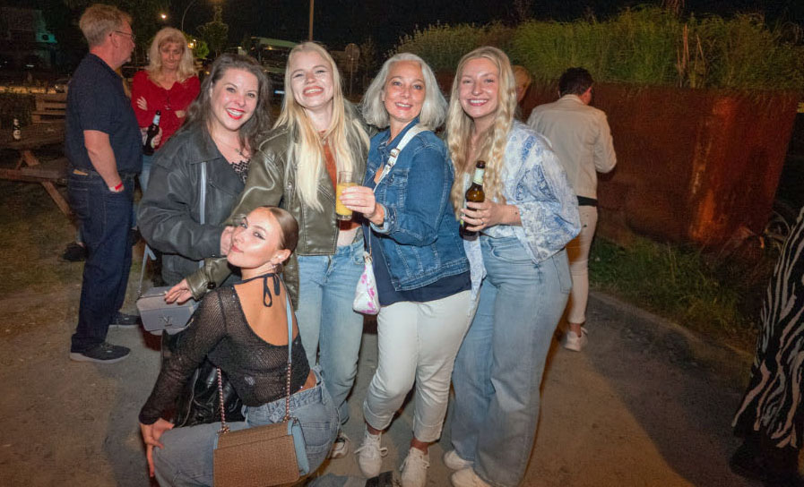 Party Tanz in den Mai Vinyl Cafe Dorsten