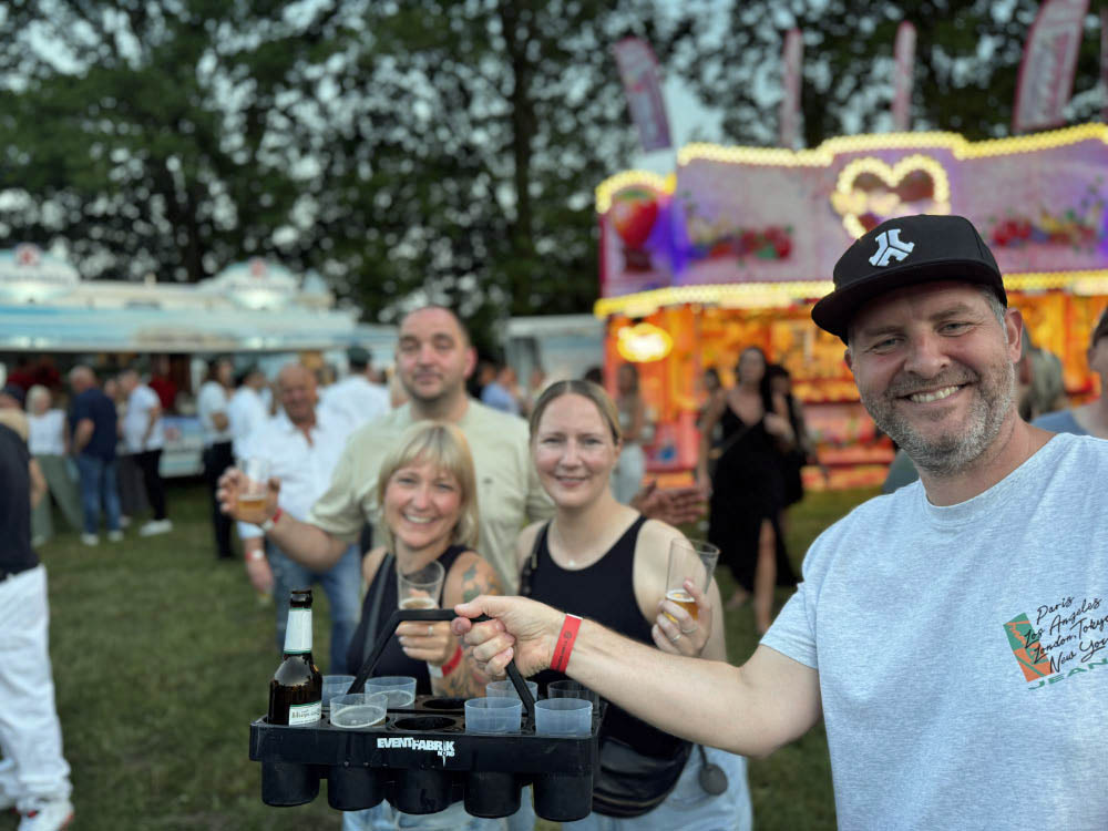 Fotostrecke vom Auftakt des Schützenfestes Holsterhausen-Dorf 2026 am Samstagabend.