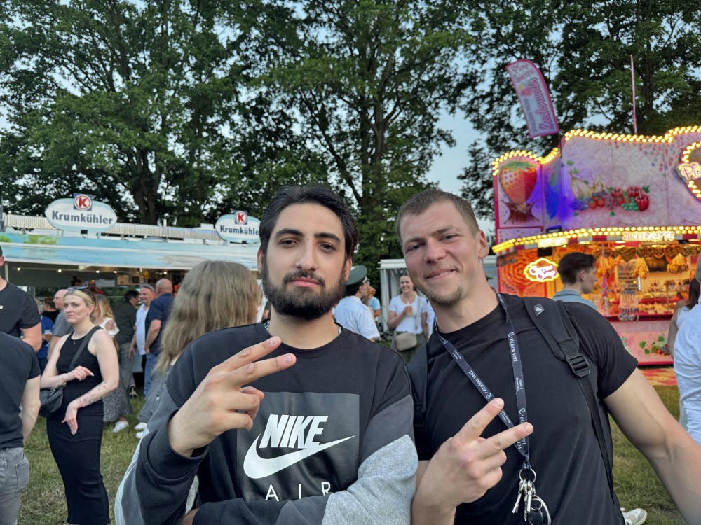 Fotostrecke vom Auftakt des Schützenfestes Holsterhausen-Dorf 2026 am Samstagabend.