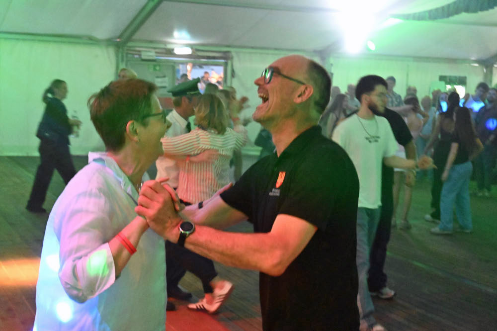 Fotostrecke vom Auftakt des Schützenfestes Holsterhausen-Dorf 2026 am Samstagabend.