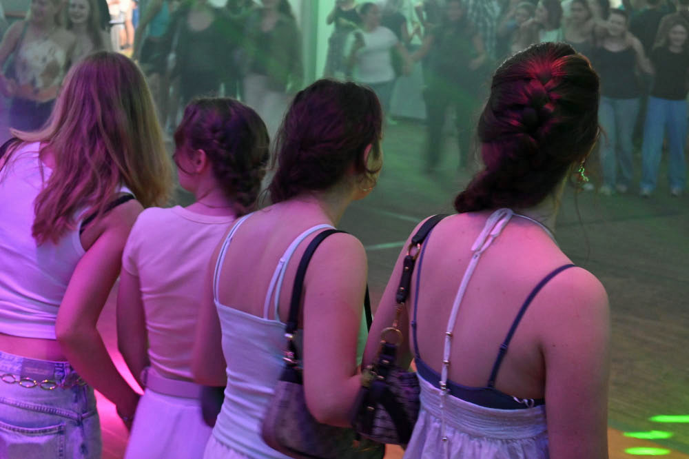 Fotostrecke vom Auftakt des Schützenfestes Holsterhausen-Dorf 2026 am Samstagabend.