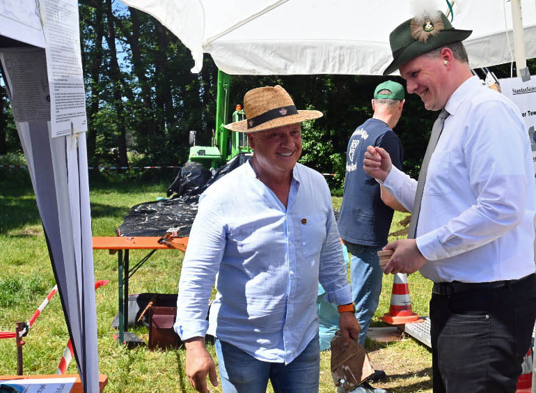 König Heinz Flesch und Bürgermeister Tobias Stockhoff-Schützenfest Holsterhausen Dorf