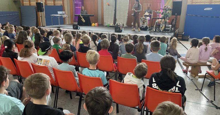 Theatergruppe Gugelhupf spielt für 150 Kinder in Dorsten