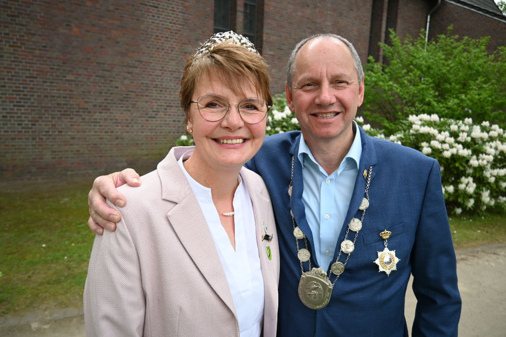  Kaiser Martin Große-Peclum und Königin Mechthild Hawig vom Schützenverein Deuten