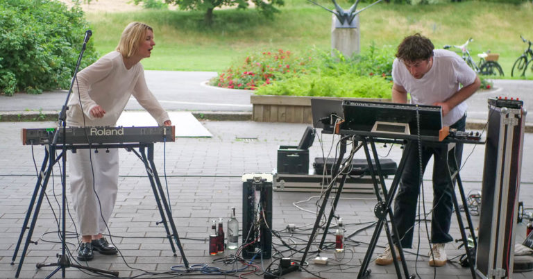 New Wave aus Amsterdam: Band M. LUCKY spielt „Good Entertainment“