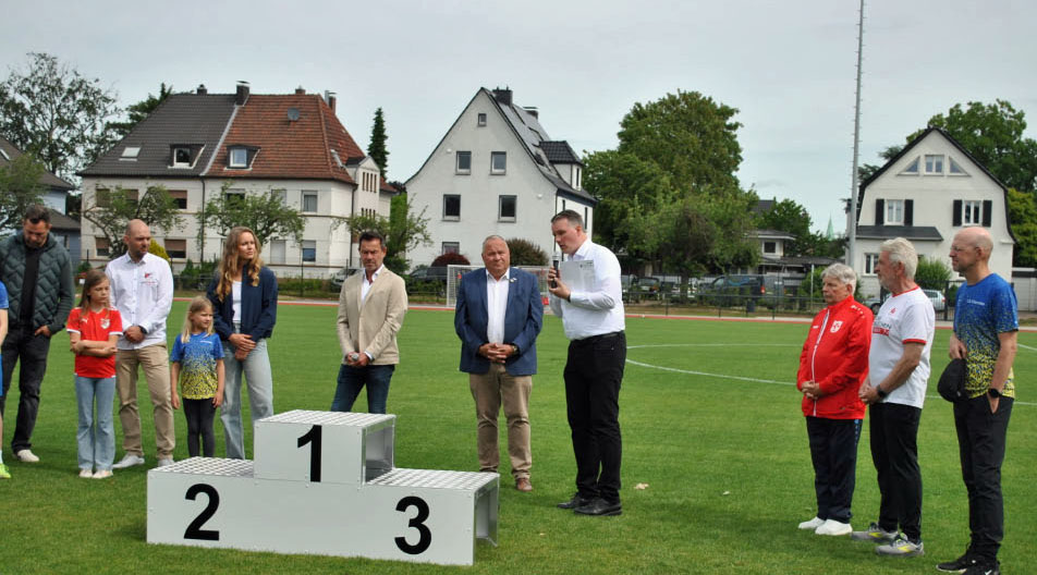 Die neue Kunststoffbahn am Jahnsportplatz bietet der Dorstener Leichtathletik sowie Schulen und Vereinen moderne Trainings- und Wettkampfbedingungen.