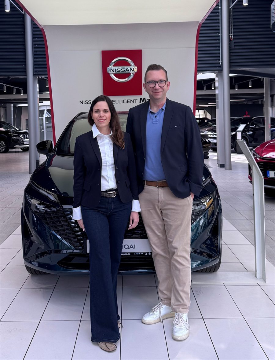 Michael Heistermann und Sabine im Autohaus Heddier in Haltern