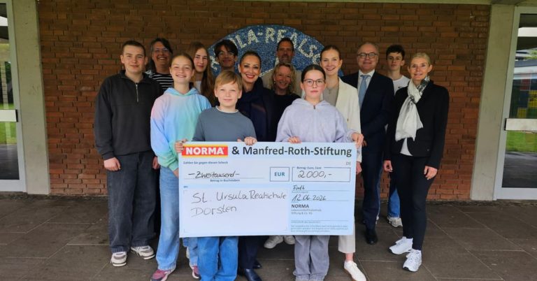 Realschule St. Ursula erhält 2.000 Euro von NORMA-Stiftung