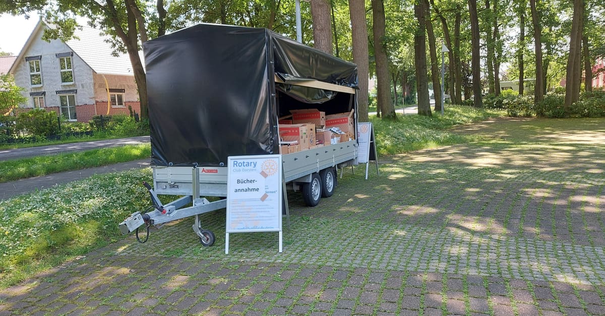 Bücherkisten bei der Sammlung für den Bücherbasar des Rotary Club Dorsten