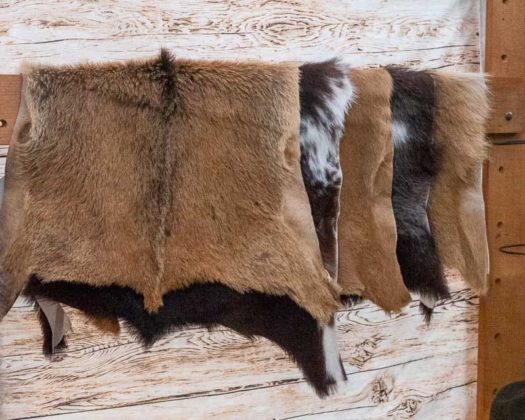 Besucher entdecken handgemachte Produkte bei der Landpartie Schloss Lembeck - Bild 16