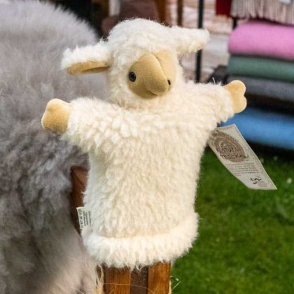 Besucher entdecken handgemachte Produkte bei der Landpartie Schloss Lembeck - Bild 17
