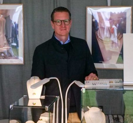 Besucher entdecken handgemachte Produkte bei der Landpartie Schloss Lembeck - Bild 25