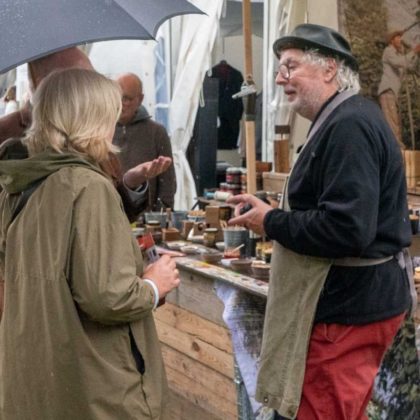Besucher entdecken handgemachte Produkte bei der Landpartie Schloss Lembeck - Bild 29