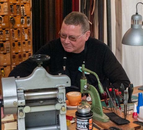 Besucher entdecken handgemachte Produkte bei der Landpartie Schloss Lembeck - Bild 32