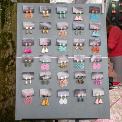 Besucher entdecken handgemachte Produkte bei der Landpartie Schloss Lembeck - Bild 38