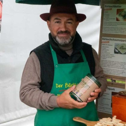 Besucher entdecken handgemachte Produkte bei der Landpartie Schloss Lembeck - Bild 45