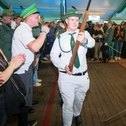 Volles Festzelt beim Festball des Sch&uuml;tzenfestes Feldmark 2026 - Bild 2