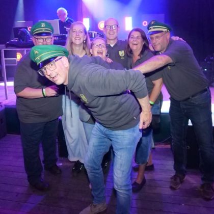Volles Festzelt beim Festball des Sch&uuml;tzenfestes Feldmark 2026 - Bild 7
