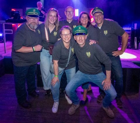 Volles Festzelt beim Festball des Sch&uuml;tzenfestes Feldmark 2026 - Bild 8
