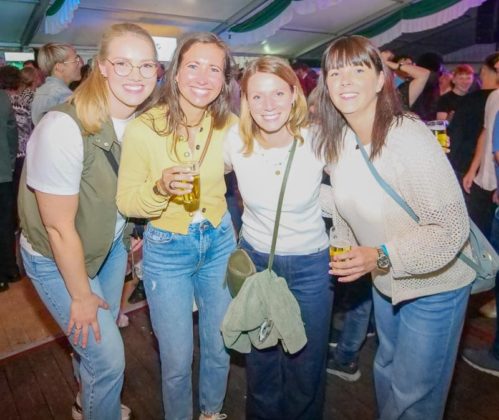 Volles Festzelt beim Festball des Sch&uuml;tzenfestes Feldmark 2026 - Bild 13