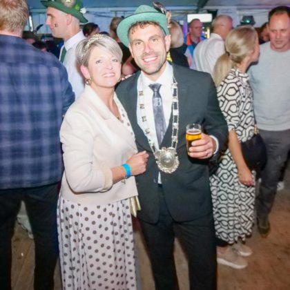 Volles Festzelt beim Festball des Sch&uuml;tzenfestes Feldmark 2026 - Bild 17
