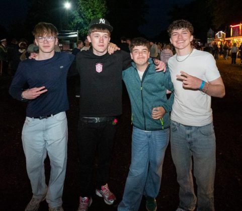 Volles Festzelt beim Festball des Sch&uuml;tzenfestes Feldmark 2026 - Bild 18