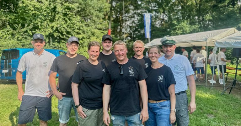 Sommerfest in Wulfen trotz extremer Hitze: Aron Badde holt den Biervogel