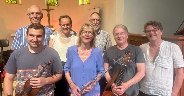 Liedermacher Konzert in Wulfen begeistert mit Musik, Witz und klaren Botschaften