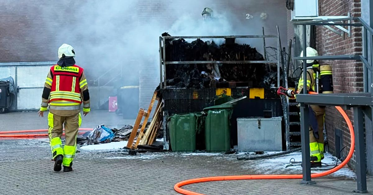 Feuerwehr Brand-Paletten-Netto-Borkener-Strasse