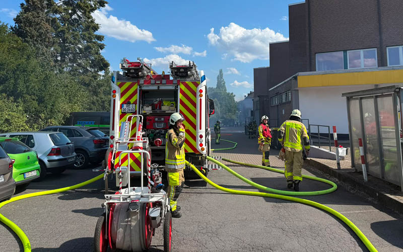 Feuerwehr Brand-Paletten-Netto-Borkener-Strasse