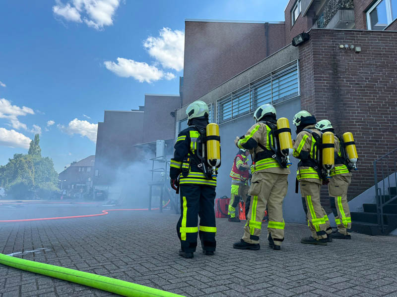 Feuerwehr Brand-Paletten-Netto-Borkener-Strasse