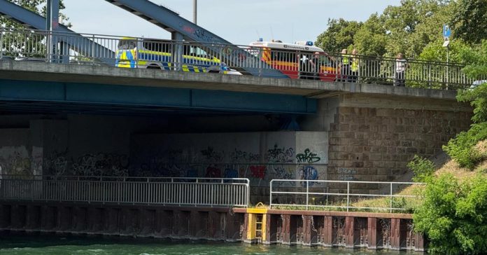 Mann aus Wesel-Datteln-Kanal gerettet
