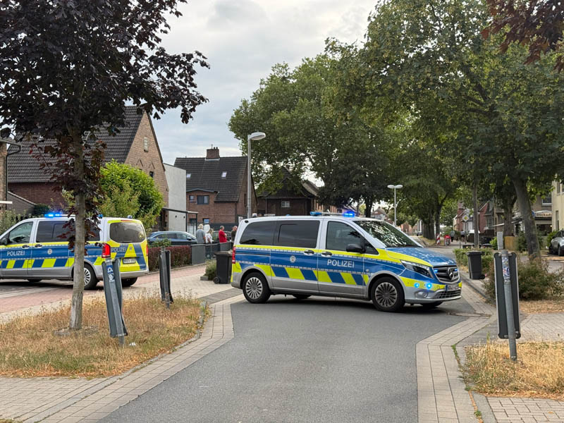 Unfall Dorsten Hervest Auto in Garten Glück Auf Straße