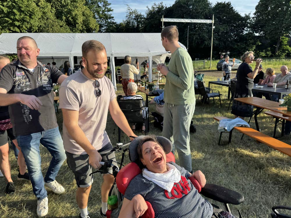 Menschen mit Handicap feiern Party am Haus betreutes Wohnen AWO Dorsten 2026