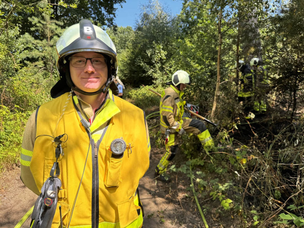 Einsatzleiter Tobias Wagner beim Waldbrand in Holsterhausen