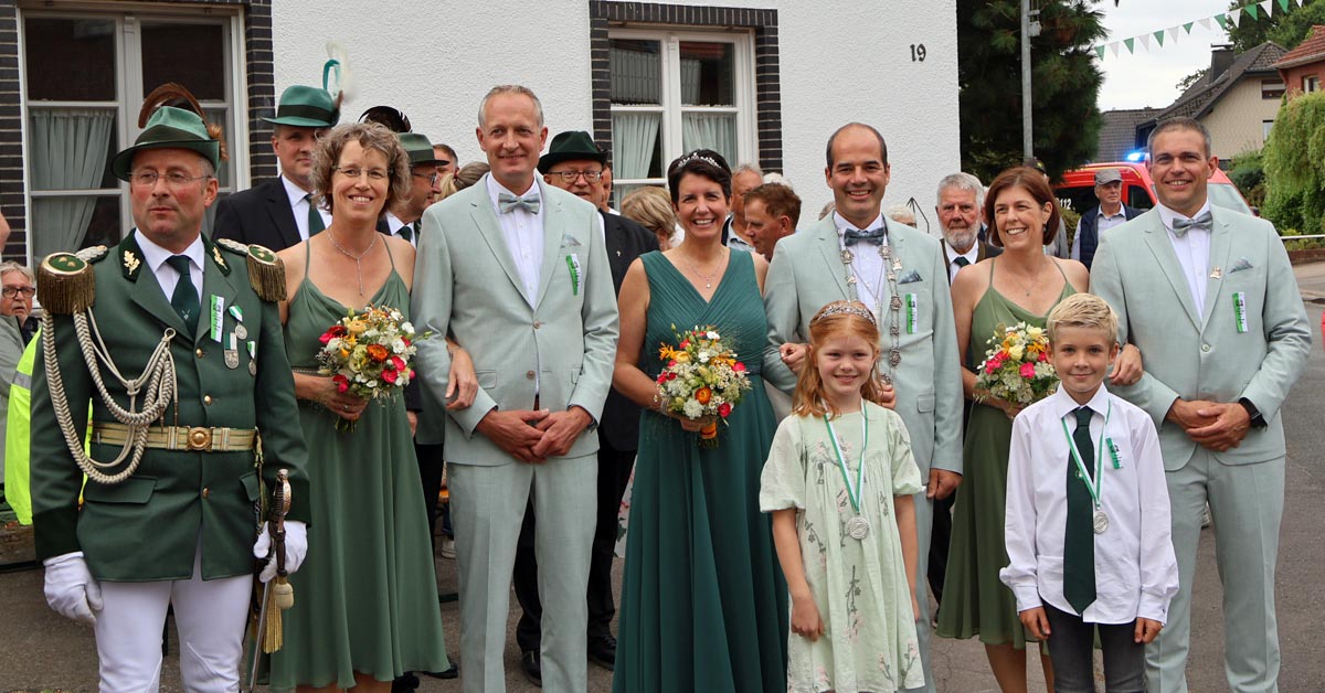 Matthias und Miriam Krampe bei der Schützenfestparade in Rhade.
