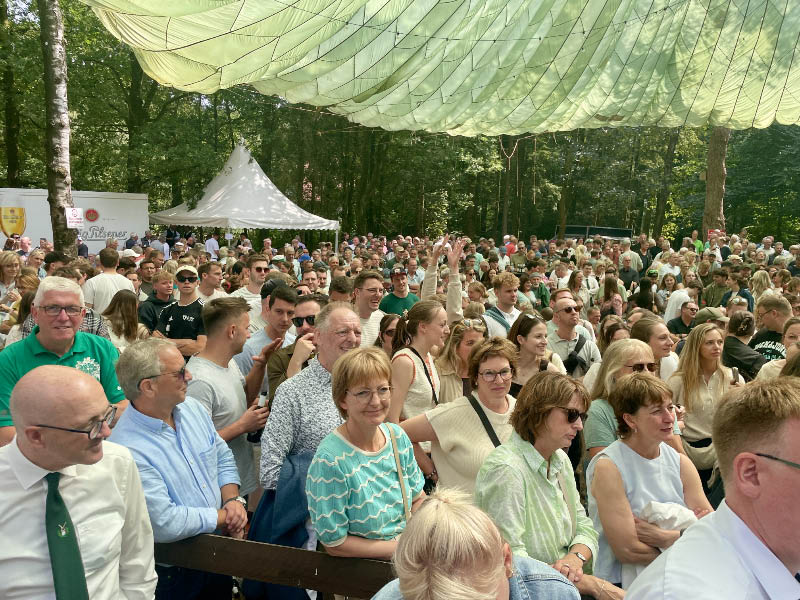 Schützenkönig Dr. Jan Hendrik Martens und Königin Svenja Meismann beim Schützenfest Rhade 2026.