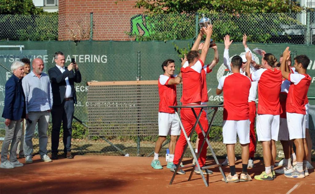 Mannschaft des TC Dorsten nach dem Gewinn der Deutschen Meisterschaft der Herren 30