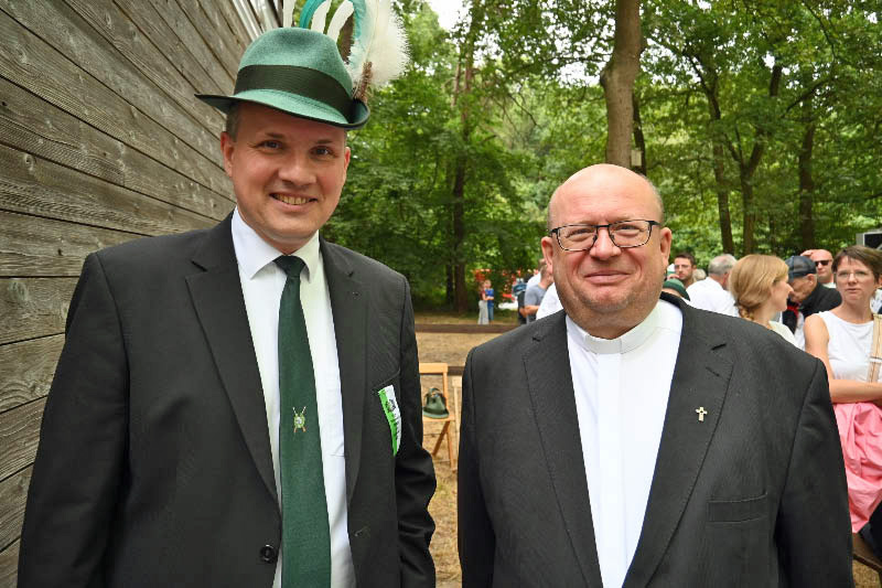 Tobias Stockhoff, links, und Diakon sowie Pastoralreferent Burkhard Altrath.